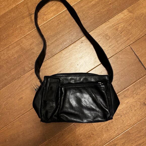 Danier Genuine Leather Shoulder Bag – VGUC – Practical & Stylish - Picture 8 of 8